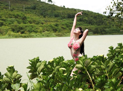 [-]Lê[-]Kiều[-]Như[-]khỏa[-]thân[-]khoe[-]"tòa[-]thiên[-]nhiên"